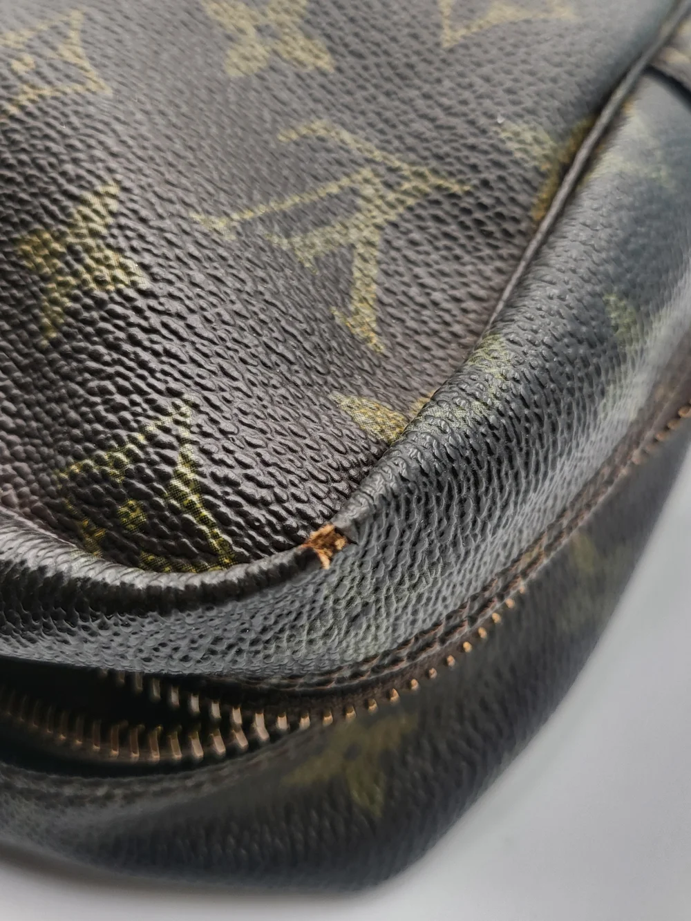 LOUIS VUITTON Monogram Trousse Toilette 28..Authentic Vintage ..